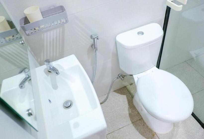 Hotel Reddoorz Near Trans Studio Mall Cibubur 3