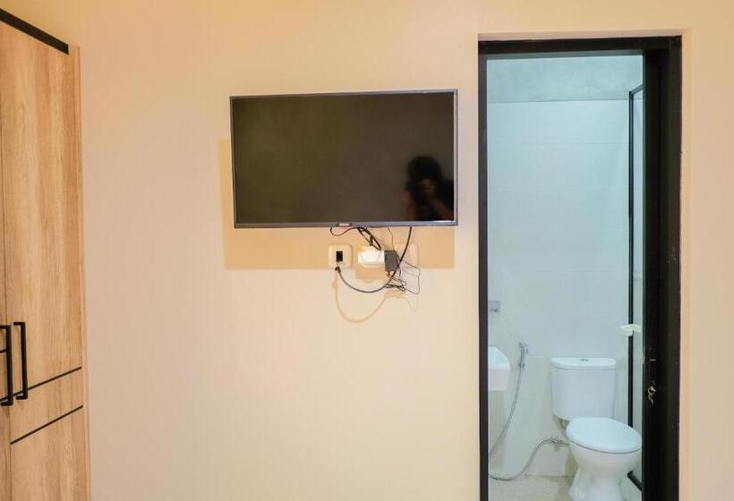 Hotel Reddoorz Near Trans Studio Mall Cibubur 3