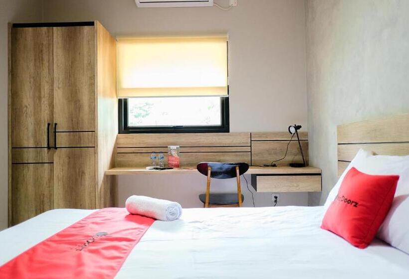 Hotel Reddoorz Near Trans Studio Mall Cibubur 3