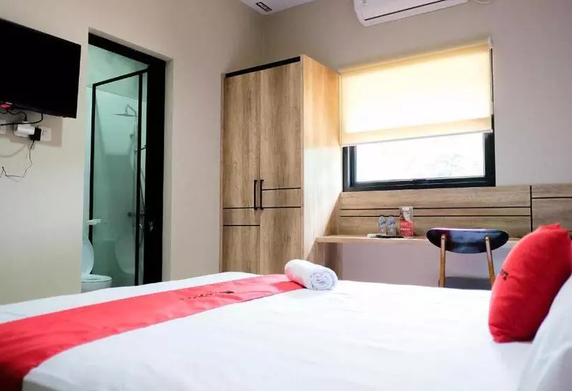 Hotelli Reddoorz  Near Trans Studio Mall Cibubur 3