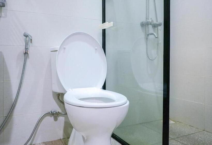 Hotel Reddoorz Near Trans Studio Mall Cibubur 3