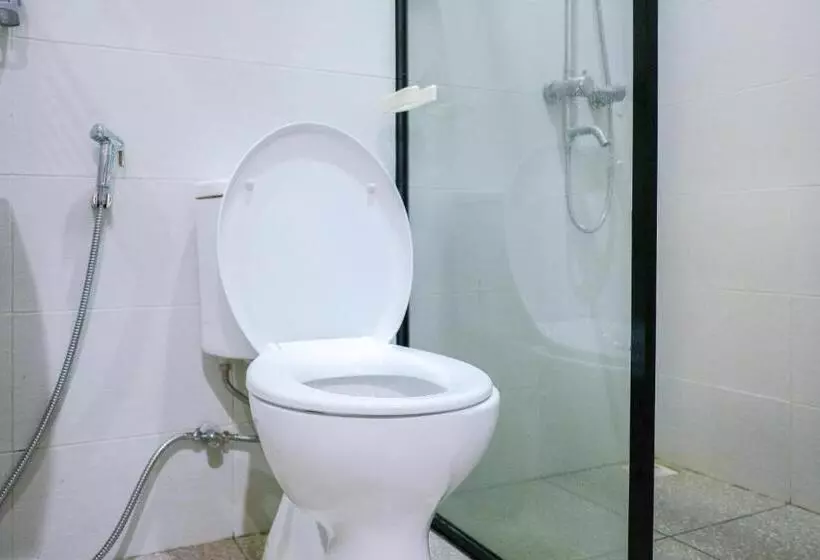 Hotelli Reddoorz  Near Trans Studio Mall Cibubur 3