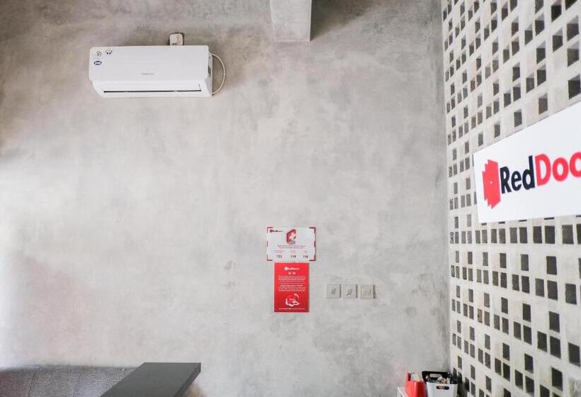 Hotel Reddoorz Near Trans Studio Mall Cibubur 3