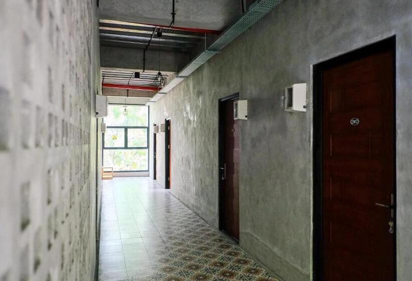 Hotel Reddoorz Near Trans Studio Mall Cibubur 3