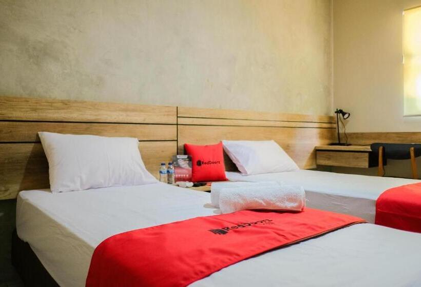 Hotel Reddoorz Near Trans Studio Mall Cibubur 3