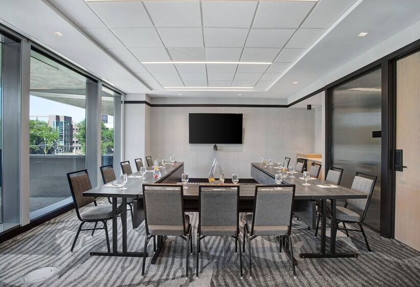 Szálloda The Farnam, Autograph Collection