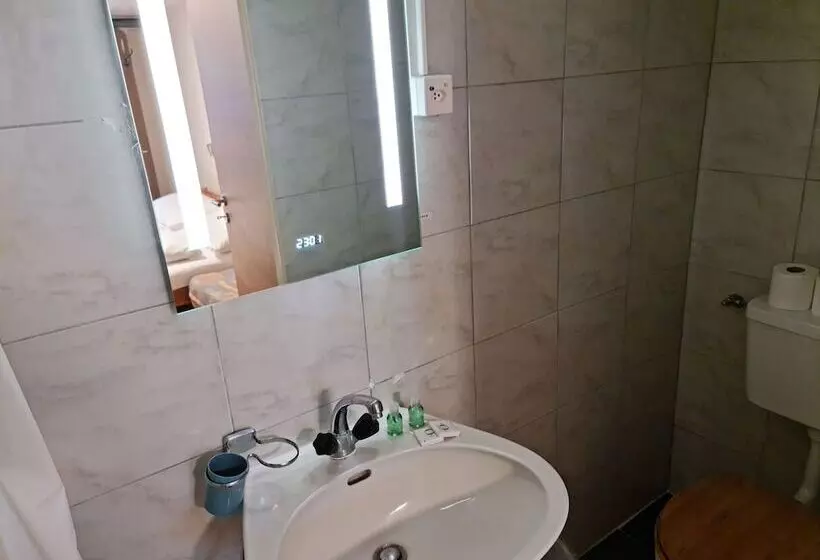 モーテル Grischalodge Das Hotel Mit Bergblick Seit 1929   Bitte Beachten Sie Beim Buchen Auf Die Zimmerkatego