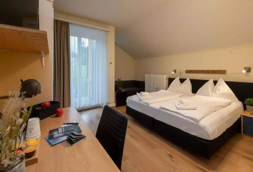 モーテル Grischalodge Das Hotel Mit Bergblick Seit 1929   Bitte Beachten Sie Beim Buchen Auf Die Zimmerkatego