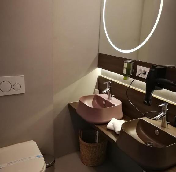 پانسیون Korpa Deli Rooms Spa