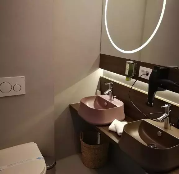 پانسیون Korpa Deli Rooms Spa