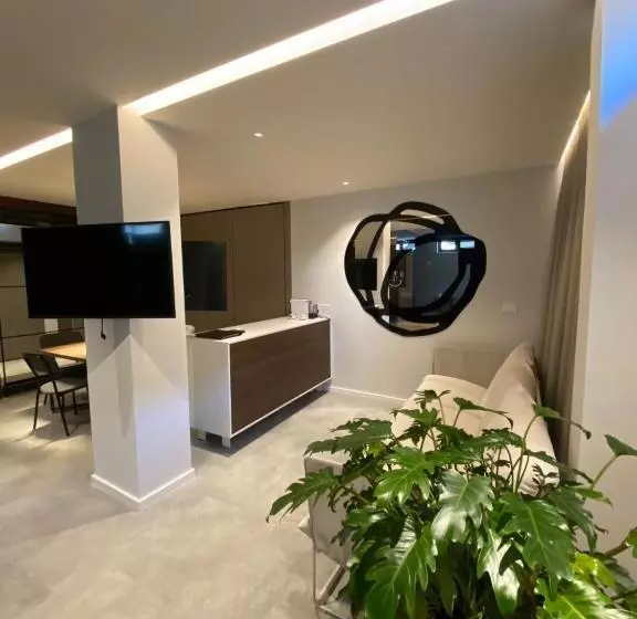 پانسیون Korpa Deli Rooms Spa