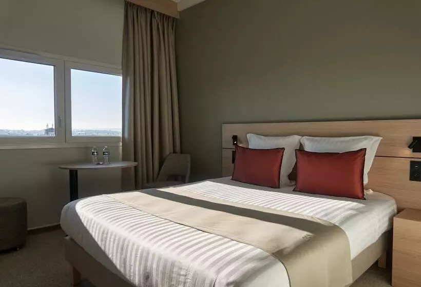 Hotelli Akena Troyes  La Chapelle Stluc