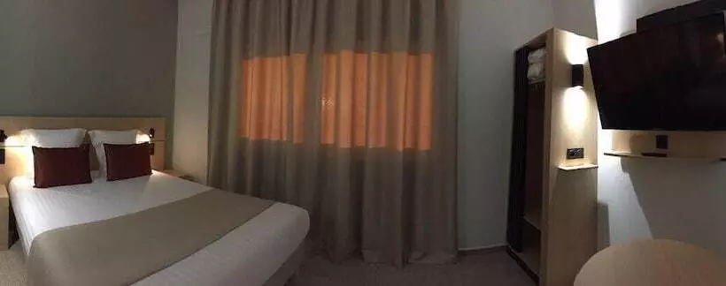 Hotelli Akena Troyes  La Chapelle Stluc