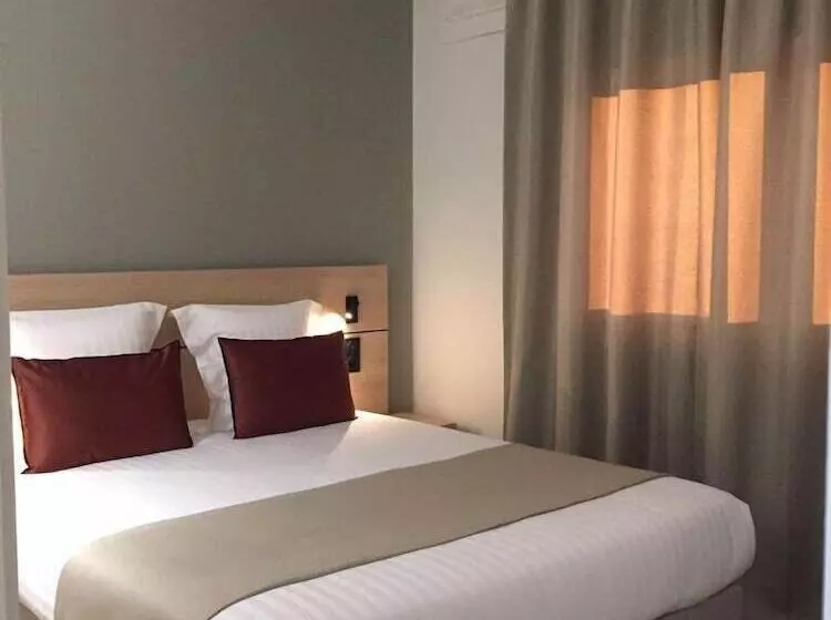 Hotelli Akena Troyes  La Chapelle Stluc