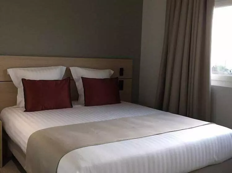 Hotelli Akena Troyes  La Chapelle Stluc