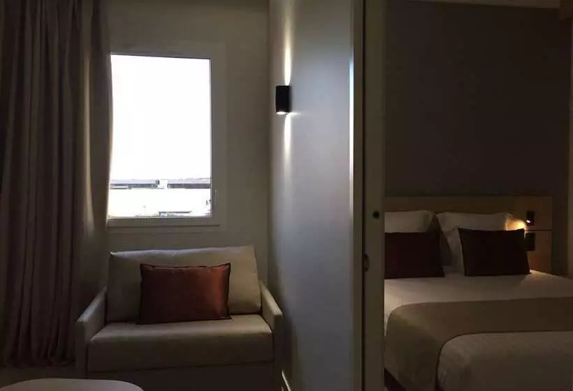 Hotelli Akena Troyes  La Chapelle Stluc