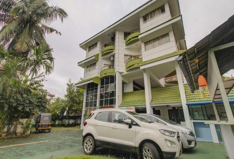 هتل Collection O 75308 Floatel International Beach Resort