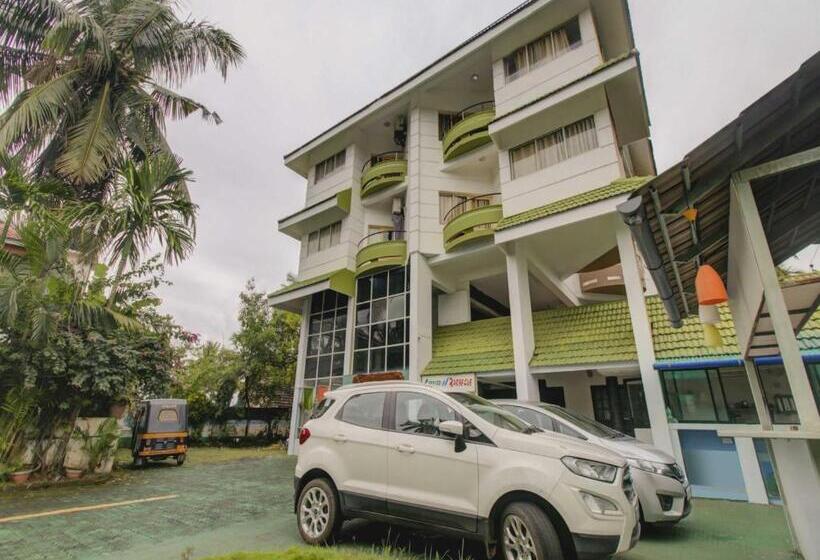 هتل Collection O 75308 Floatel International Beach Resort