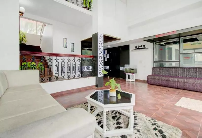 Hotelli Collection O 75308 Floatel International Beach Resort