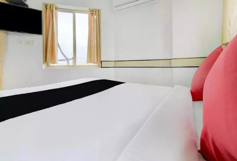 Hotelli Collection O 75308 Floatel International Beach Resort