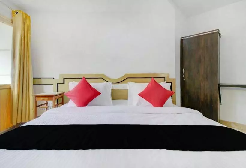 Hotelli Collection O 75308 Floatel International Beach Resort