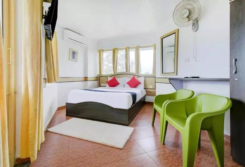 Hotelli Collection O 75308 Floatel International Beach Resort