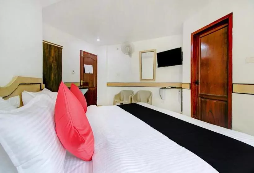 Hotelli Collection O 75308 Floatel International Beach Resort