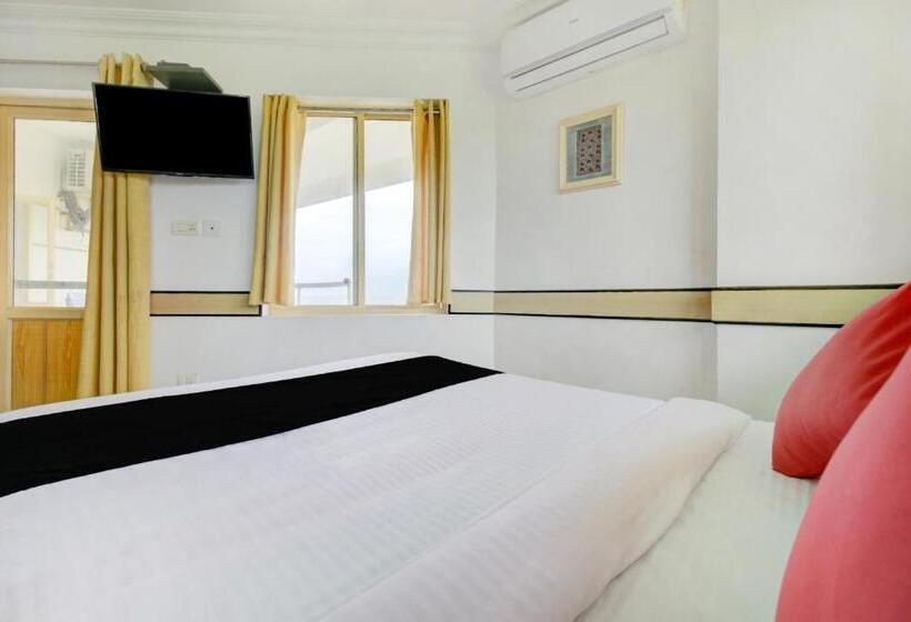 هتل Collection O 75308 Floatel International Beach Resort