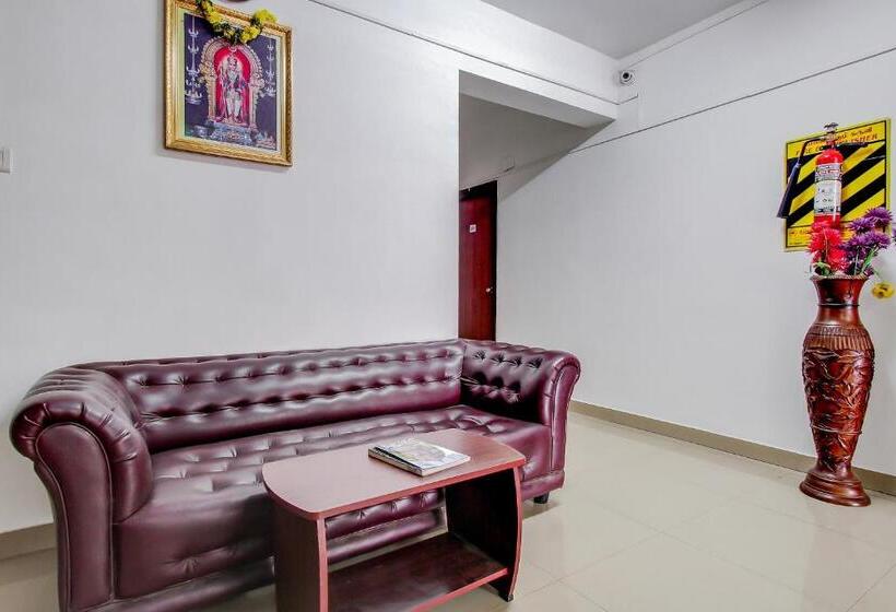 Hotel Capital O New Paradise Inn