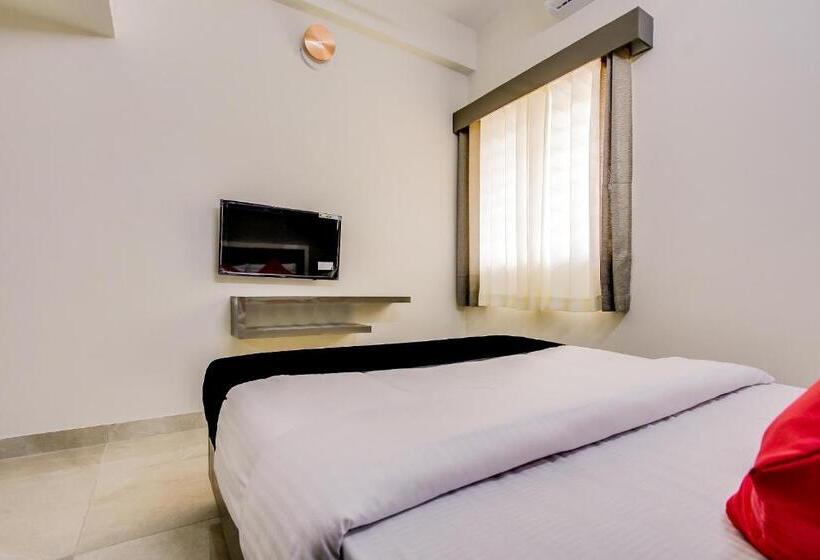 Hotel Capital O New Paradise Inn