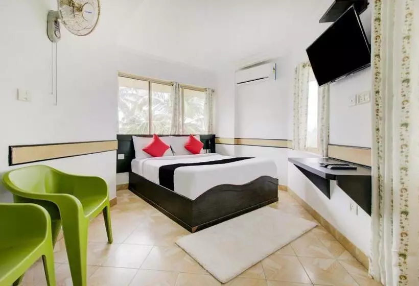 Hotelli Collection O 75308 Floatel International Beach Resort