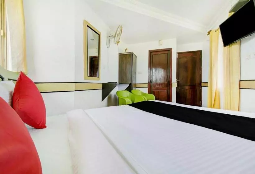 Hotelli Collection O 75308 Floatel International Beach Resort