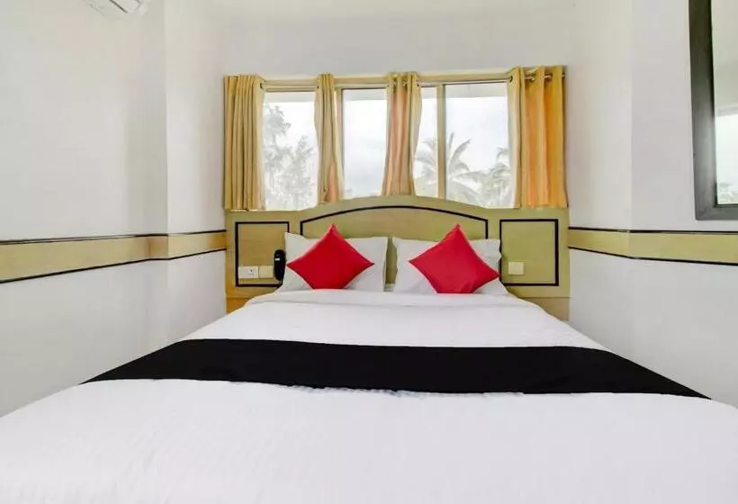 Hotelli Collection O 75308 Floatel International Beach Resort