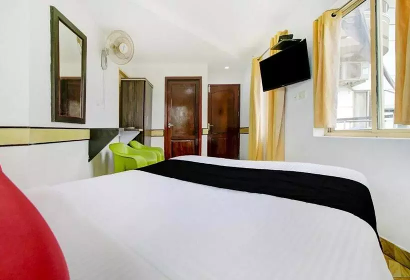 Hotelli Collection O 75308 Floatel International Beach Resort