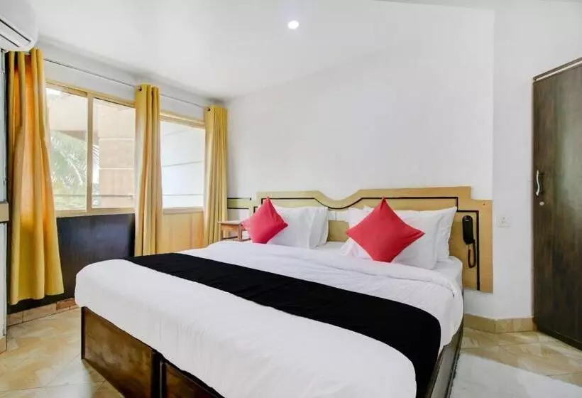 Hotelli Collection O 75308 Floatel International Beach Resort