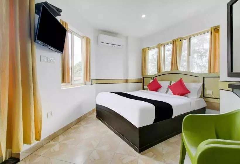 Hotelli Collection O 75308 Floatel International Beach Resort