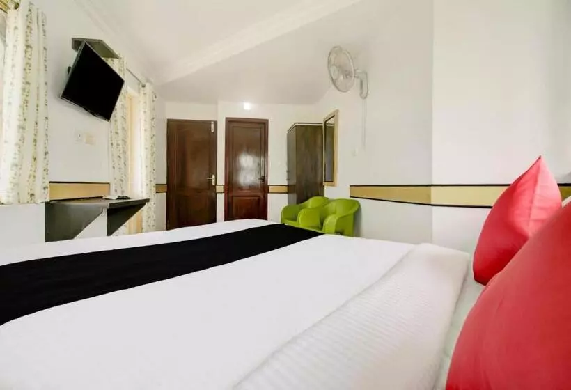 Hotelli Collection O 75308 Floatel International Beach Resort