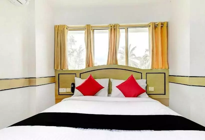 Hotelli Collection O 75308 Floatel International Beach Resort