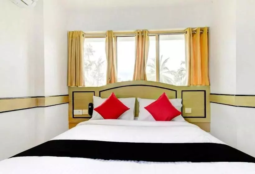 Hotelli Collection O 75308 Floatel International Beach Resort