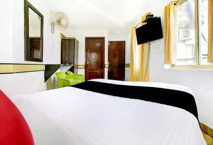 Hotelli Collection O 75308 Floatel International Beach Resort