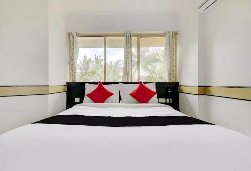 Hotelli Collection O 75308 Floatel International Beach Resort