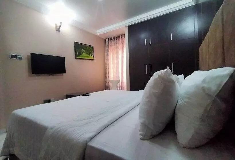 هتل Pameec Luxury Suites Utako
