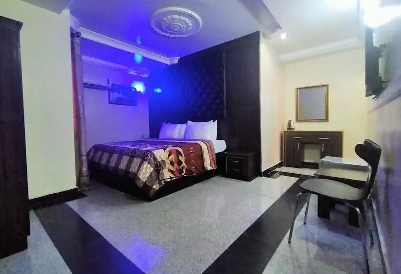 هتل Pameec Luxury Suites Utako
