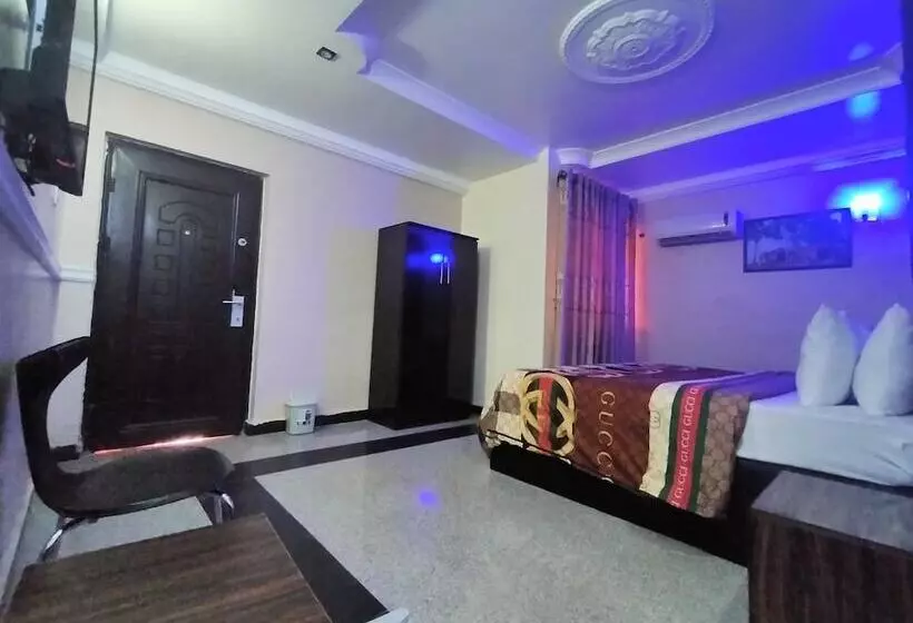 هتل Pameec Luxury Suites Utako