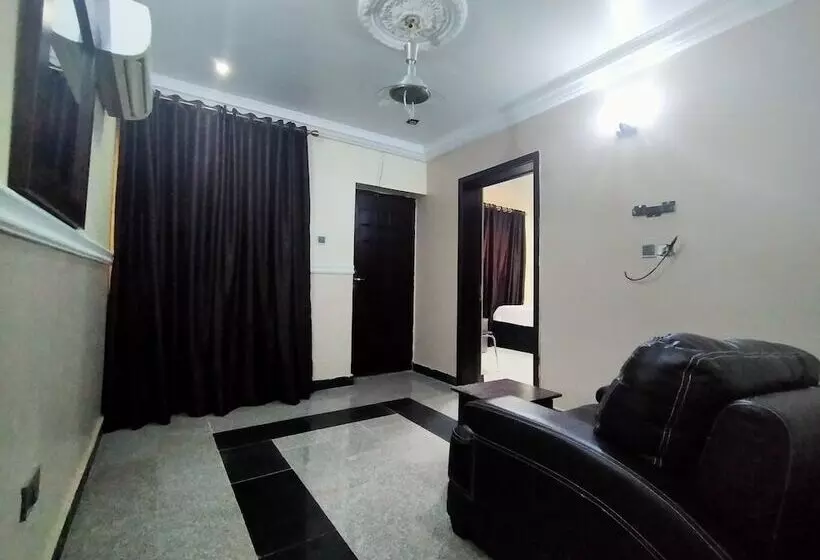هتل Pameec Luxury Suites Utako