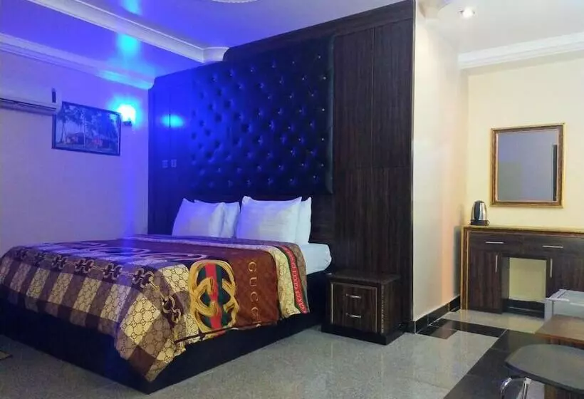 هتل Pameec Luxury Suites Utako