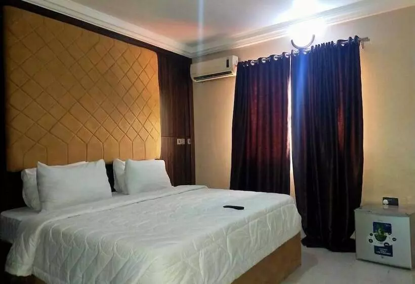 هتل Pameec Luxury Suites Utako