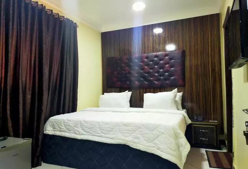 هتل Pameec Luxury Suites Utako
