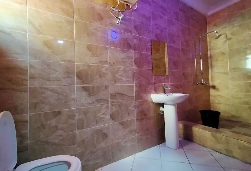 هتل Pameec Luxury Suites Utako