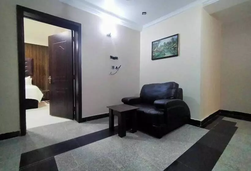 هتل Pameec Luxury Suites Utako